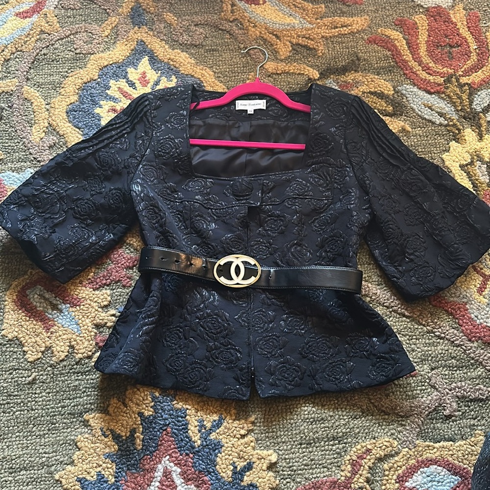 NWOT. Anne Fontaine Front Zip Top 44 belt not included